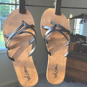 Volcom sandals size 6